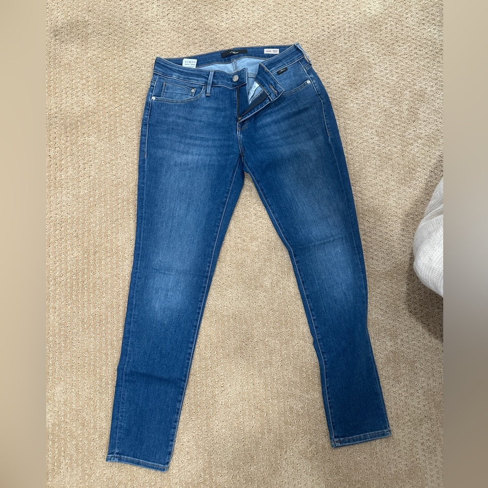 SUPER CUTE BLUE JEANS! Barely worn
